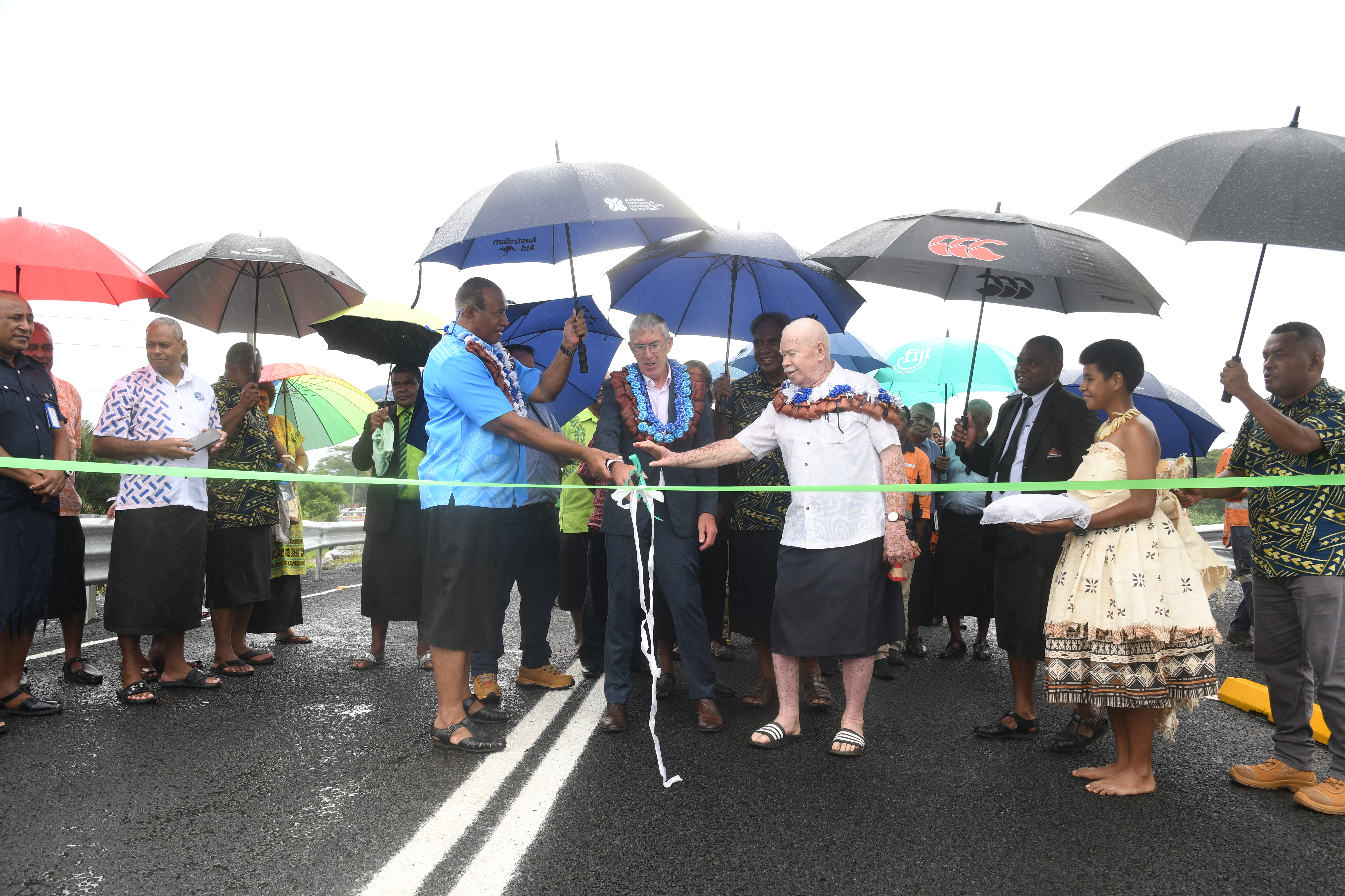 Fiji's Minister for Public Works, Transport and Meteorological Services Ro Filipe Tuisawau and Australia’s High Commissioner and Special Envoy for the Pacific & Regional Affairs, His Excellency, Ewen McDonald (centre) open the bridge.