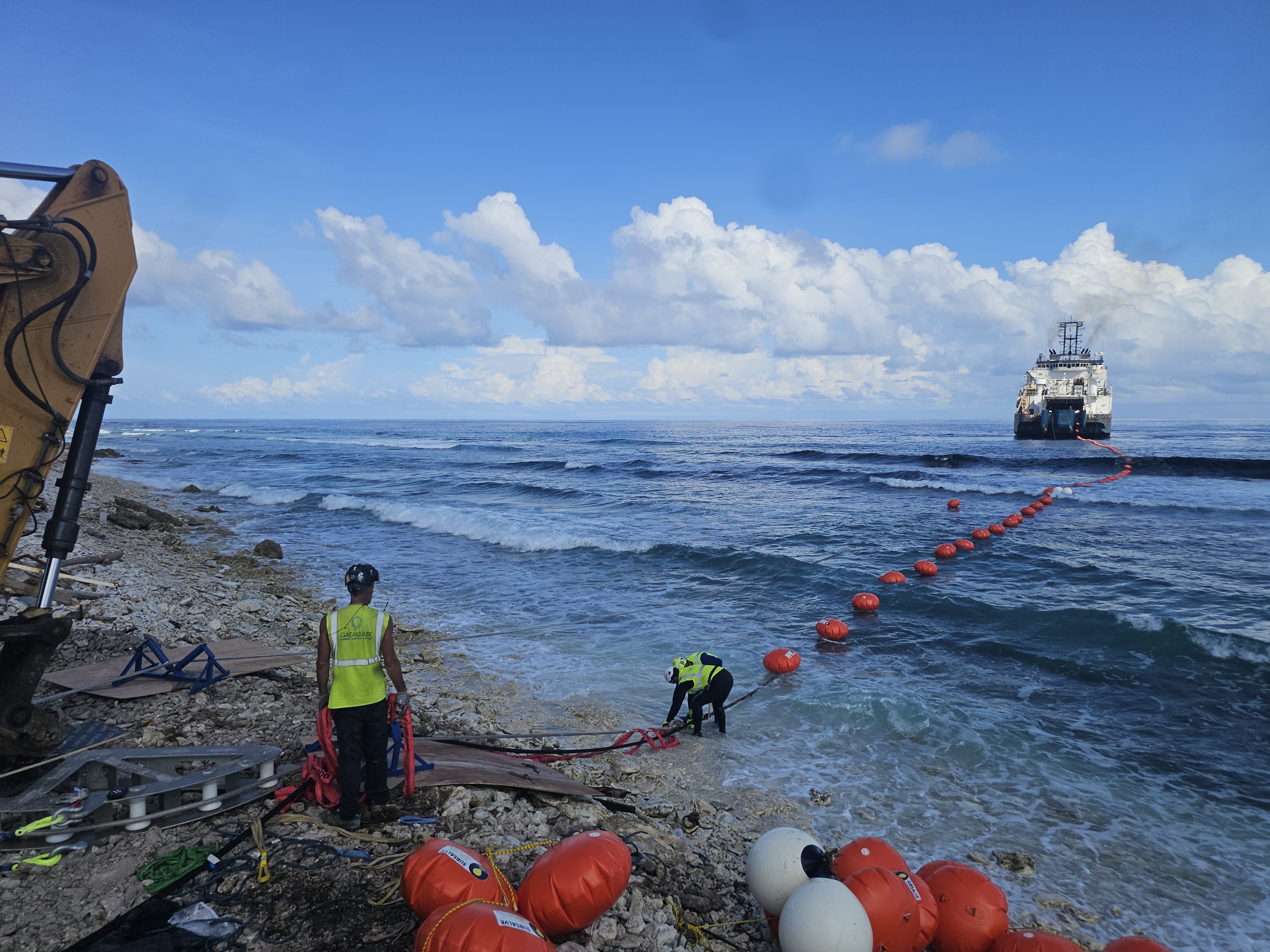 Tuvalu Vaka cable lands in Funafuti, marking a major milestone in delivering Tuvalu’s first undersea telecommunications cable. 